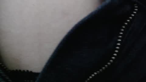 Snapshot of velvet_moon_v chatting on 11/21/25, 01:43 velvet_moon_v online show from 11/21/25, 01:43