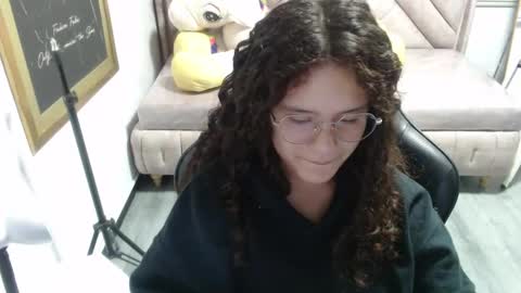 Snapshot of velvet_moon_v chatting on 11/22/25, 01:10 velvet_moon_v online show from 11/22/25, 01:10