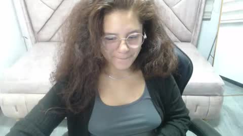 Snapshot of velvet_moon_v chatting on 03/19/26, 08:02 velvet_moon_v online show from 03/19/26, 08:02