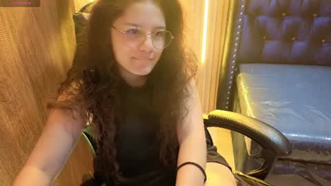 Snapshot of velvet_moon_v chatting on 07/01/26, 03:08 velvet_moon_v online show from 07/01/26, 03:08