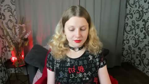 Snapshot of velvet_peach_ chatting on 11/27/25, 10:28 velvet_peach_ online show from 11/27/25, 10:28