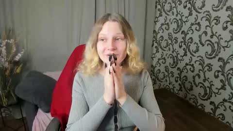 Snapshot of velvet_peach_ chatting on 11/29/25, 10:18 velvet_peach_ online show from 11/29/25, 10:18