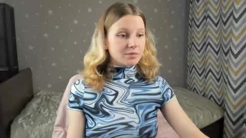 Snapshot of velvet_peach_ chatting on 12/05/25, 10:46 velvet_peach_ online show from 12/05/25, 10:46