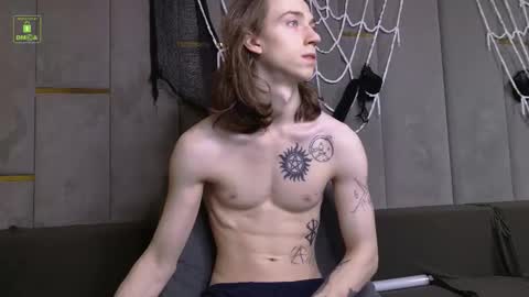 Snapshot of velvet_power chatting on 10/18/25, 10:16 Ares online show from 10/18/25, 10:16