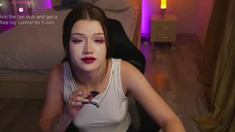 Snapshot of velvet_sin chatting on 10/22/25, 07:46 Mila online show from 10/22/25, 07:46