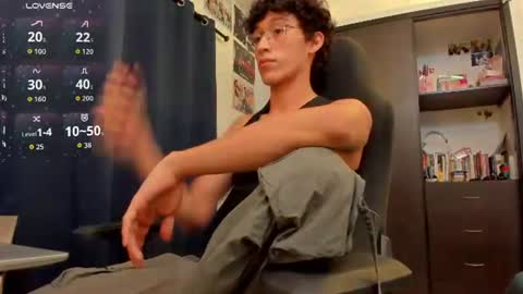 Snapshot of velvet_skyn chatting on 06/16/26, 01:41 juansito online show from 06/16/26, 01:41