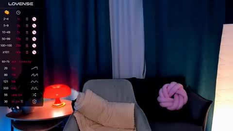 Snapshot of velvetcherry_ chatting on 11/30/25, 08:51 Mia online show from 11/30/25, 08:51