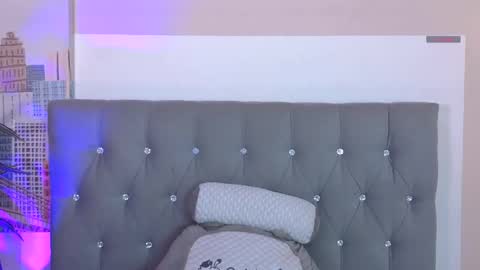 velvetfox_ online show from 11/02/25, 08:00