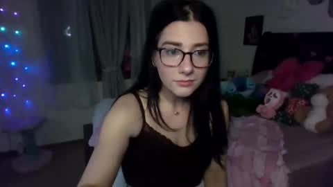 Snapshot of velvetkitten19 chatting on 02/19/26, 12:06 Kitty online show from 02/19/26, 12:06