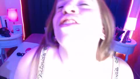 Snapshot of velvett_blonde chatting on 06/06/26, 02:00 vale online show from 06/06/26, 02:00