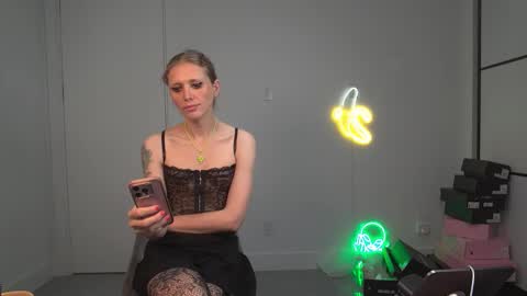 VelvetTGirl online show from 03/17/26, 08:28