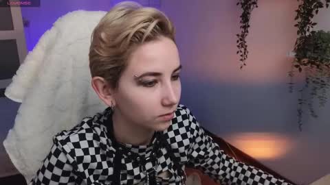 CLEOshort hair  TIna long hair  online show from 02/09/25, 02:50