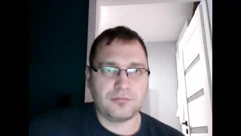 Snapshot of vendi1 chatting on 12/16/25, 04:01 vendi1 online show from 12/16/25, 04:01
