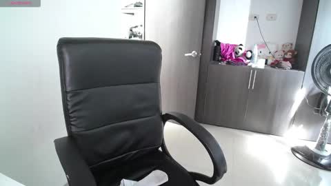 Snapshot of venelope1 chatting on 02/17/26, 07:53 Venelope 3 online show from 02/17/26, 07:53