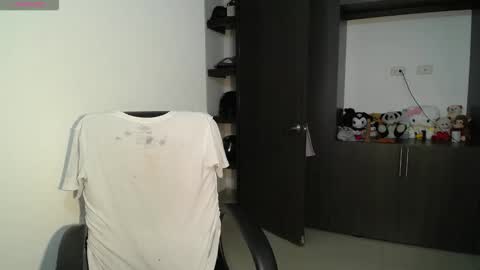 Snapshot of venelope1 chatting on 02/25/26, 02:21 Venelope 3 online show from 02/25/26, 02:21
