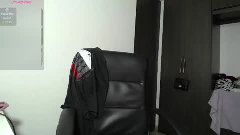 Snapshot of venelope1 chatting on 04/11/26, 03:22 Venelope 3 online show from 04/11/26, 03:22