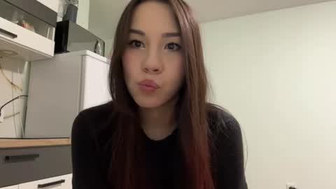 Snapshot of venessasatterwhite chatting on 06/25/26, 06:23 Milla online show from 06/25/26, 06:23