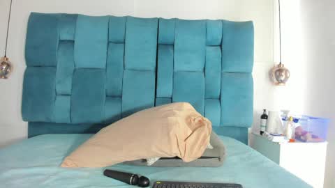 venezolana_caro online show from 05/17/26, 12:01