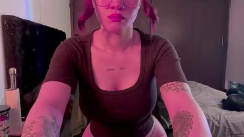 Lanna   online show from 10/15/25, 11:43