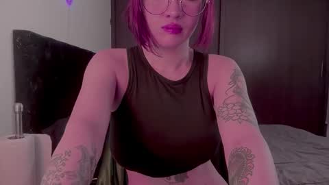 Snapshot of venicebtch666 chatting on 11/12/25, 11:54 Lanna online show from 11/12/25, 11:54