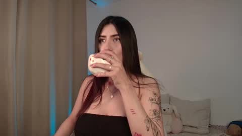 Snapshot of venus_art11 chatting on 11/18/25, 01:44 venus_art11 online show from 11/18/25, 01:44