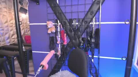 Snapshot of venus_bms_ chatting on 04/25/26, 11:24 VENUS online show from 04/25/26, 11:24