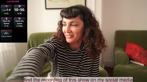 Snapshot of venus_in_jeans chatting on 10/15/25, 10:37 Bella online show from 10/15/25, 10:37