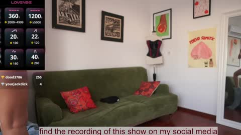 Snapshot of venus_in_jeans chatting on 10/28/25, 01:14 Bella online show from 10/28/25, 01:14