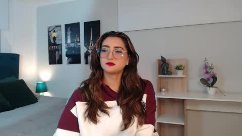 Mia online show from 09/16/25, 12:28