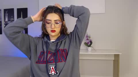 Mia online show from 09/17/25, 12:40