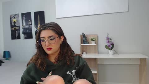 Mia online show from 09/19/25, 12:28