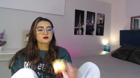 Mia online show from 10/08/25, 12:36