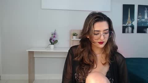 Mia online show from 10/28/25, 01:14