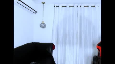 Snapshot of venus_velvet chatting on 11/13/25, 01:04 venus_velvet online show from 11/13/25, 01:04