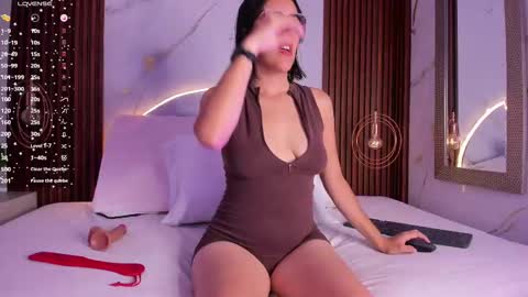 Snapshot of venusgreys1_ chatting on 09/20/25, 11:44 Venus online show from 09/20/25, 11:44