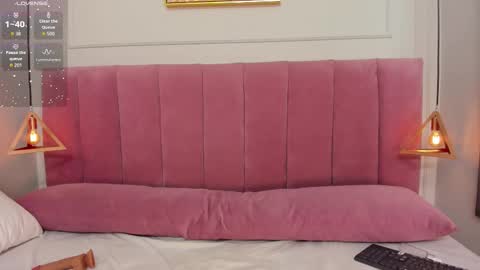 Snapshot of venusgreys1_ chatting on 09/29/25, 12:21 Venus online show from 09/29/25, 12:21