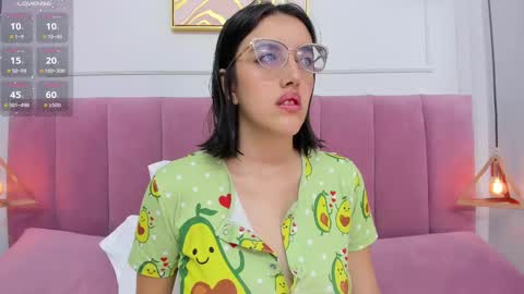 Snapshot of venusgreys1_ chatting on 10/17/25, 11:57 Venus online show from 10/17/25, 11:57