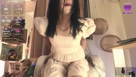 Snapshot of venuslusty chatting on 11/01/25, 06:37 Venus online show from 11/01/25, 06:37