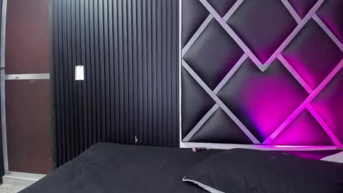 venuss09 online show from 10/29/25, 09:05