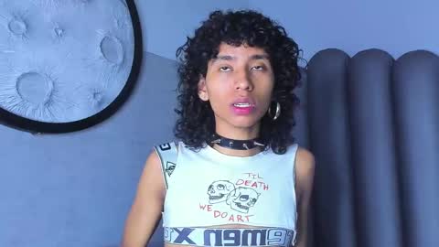 venuss_03 online show from 09/24/25, 03:43