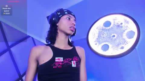 venuss_03 online show from 11/28/25, 03:53