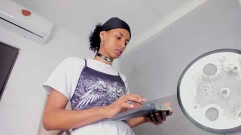 venuss_03 online show from 04/08/26, 03:28