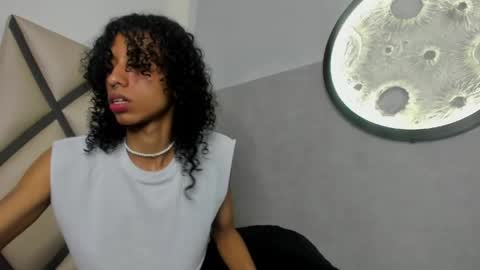 venuss_03 online show from 04/12/26, 03:33