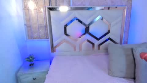  Venuss  online show from 11/28/25, 07:00