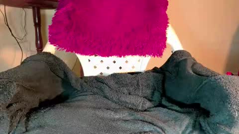 Snapshot of venustrav chatting on 11/10/25, 01:37 Venus online show from 11/10/25, 01:37