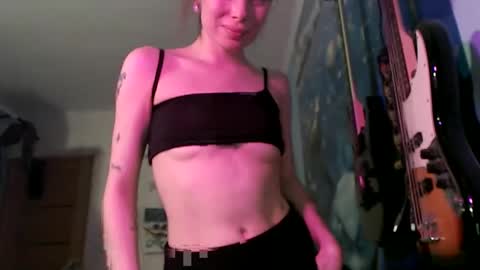 Snapshot of venusxbitch chatting on 11/28/25, 03:04 venusxsweetxangel online show from 11/28/25, 03:04