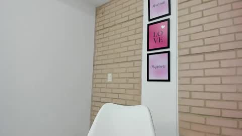 Snapshot of vera_fernandez chatting on 10/20/25, 10:54 Vera online show from 10/20/25, 10:54