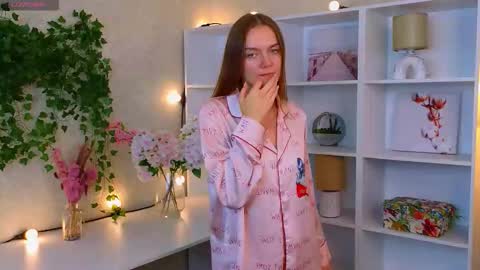 Snapshot of vernitashinsky chatting on 09/22/25, 01:40 Olivia online show from 09/22/25, 01:40