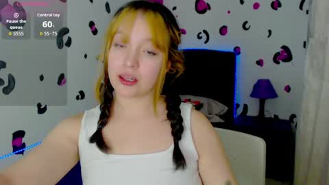 Snapshot of vero_doll12 chatting on 05/19/26, 01:50 Verinica online show from 05/19/26, 01:50