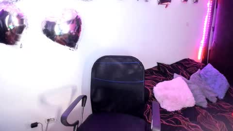 Snapshot of vero_jhonson chatting on 02/23/25, 03:24 karolina online show from 02/23/25, 03:24